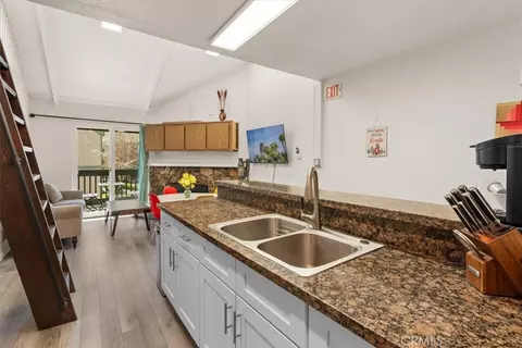 Kitchen - 760 Blue Jay #26, Big Bear Lake, CA 92315 photo 4 of 5