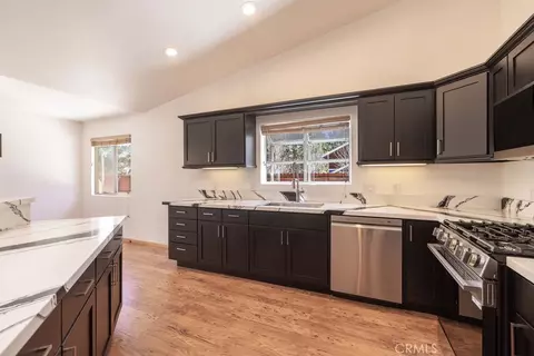 Kitchen - 457 E Mountain Vw, Big Bear City, CA 92314 photo 1 of 3