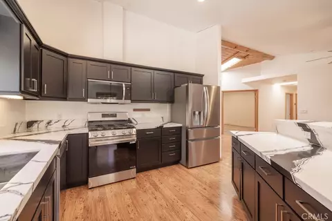 Kitchen - 457 E Mountain Vw, Big Bear City, CA 92314 photo 2 of 3