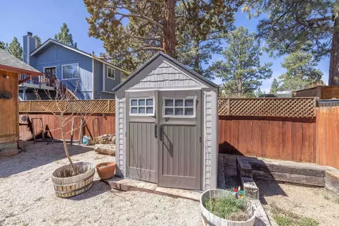 Exterior - 457 E Mountain Vw, Big Bear City, CA 92314 photo 14 of 17
