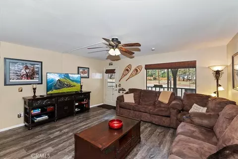 Living - 569 Summit Blvd #6, Big Bear Lake, CA 92315 photo 4 of 5