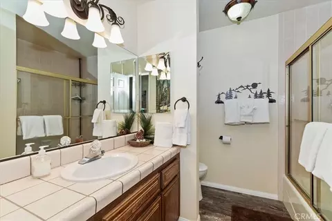 Bath - 569 Summit Blvd #6, Big Bear Lake, CA 92315 photo 2 of 2
