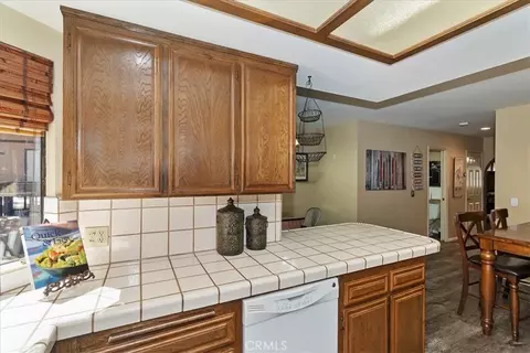 Kitchen - 569 Summit Blvd #6, Big Bear Lake, CA 92315 photo 3 of 3