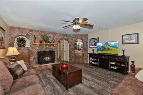 Living - 569 Summit Blvd #6, Big Bear Lake, CA 92315 photo 5 of 5