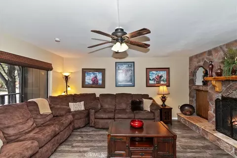 Living - 569 Summit Blvd #6, Big Bear Lake, CA 92315 photo 2 of 5