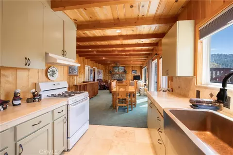 Kitchen - 43656 Ridge Crst, Big Bear Lake, CA 92315 photo 2 of 3