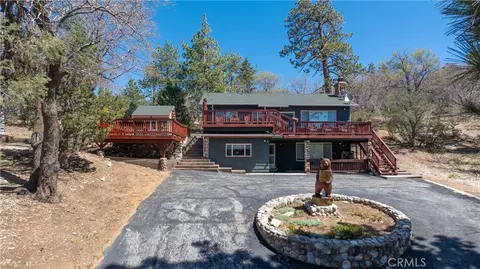 Exterior - 43656 Ridge Crst, Big Bear Lake, CA 92315 photo 2 of 8