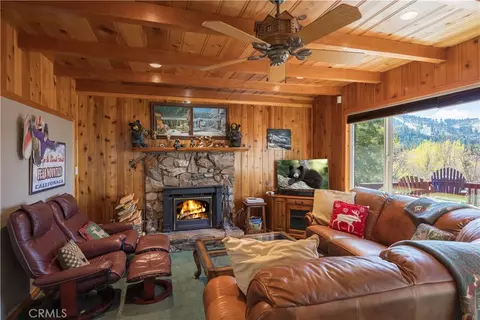 Living - 43656 Ridge Crst, Big Bear Lake, CA 92315 photo 2 of 3