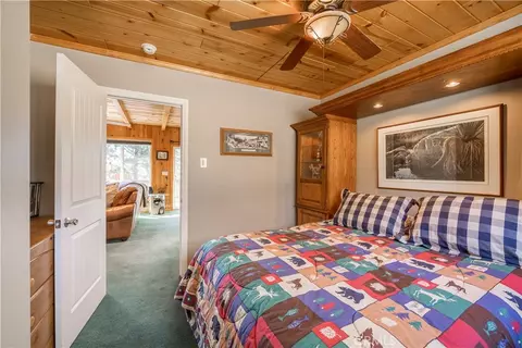 Bedroom - 43656 Ridge Crst, Big Bear Lake, CA 92315 photo 8 of 8