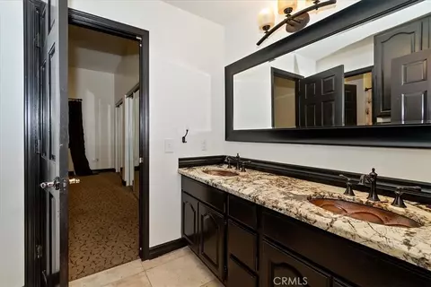 Bath - 24048 Altdorf Dr, Crestline, CA 92325 photo 3 of 5