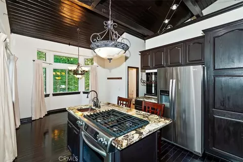 Kitchen - 24048 Altdorf Dr, Crestline, CA 92325 photo 3 of 5