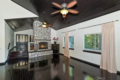 Living - 24048 Altdorf Dr, Crestline, CA 92325 photo 5 of 7