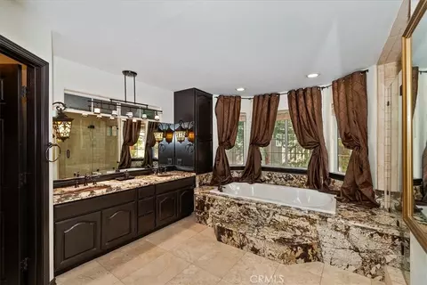 Bath - 24048 Altdorf Dr, Crestline, CA 92325 photo 1 of 5