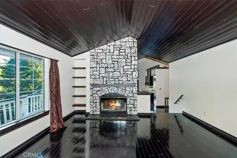 Living - 24048 Altdorf Dr, Crestline, CA 92325 photo 2 of 7