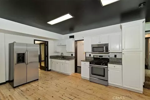 Kitchen - 24048 Altdorf Dr, Crestline, CA 92325 photo 5 of 5