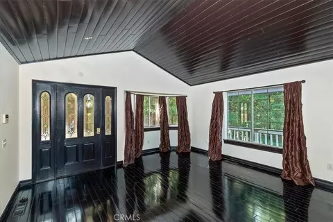 Living - 24048 Altdorf Dr, Crestline, CA 92325 photo 3 of 7