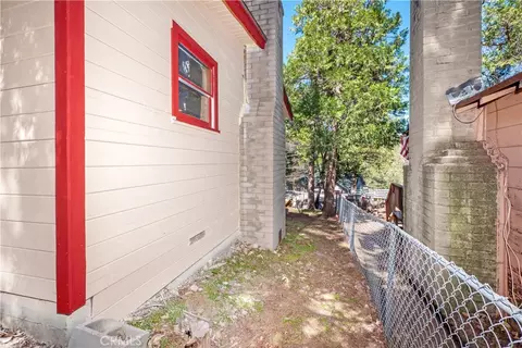 Exterior - 23915 Wildwood, Crestline, CA 92325 photo 11 of 12