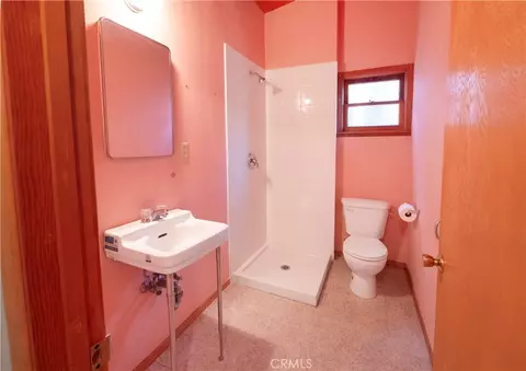 Bath - 23915 Wildwood, Crestline, CA 92325 photo 2 of 2