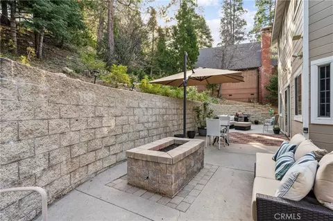Exterior - 197 Massive Rd, Lake Arrowhead, CA 92352 photo 4 of 13