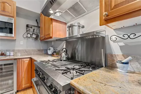 Kitchen - 197 Massive Rd, Lake Arrowhead, CA 92352 photo 6 of 11