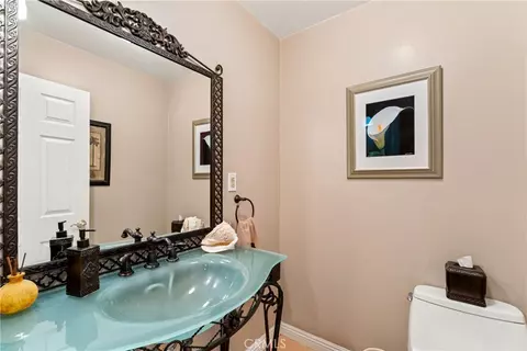 Bath - 197 Massive Rd, Lake Arrowhead, CA 92352 photo 1 of 8