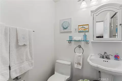 Bath - 197 Massive Rd, Lake Arrowhead, CA 92352 photo 3 of 8