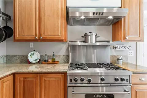 Kitchen - 197 Massive Rd, Lake Arrowhead, CA 92352 photo 5 of 11