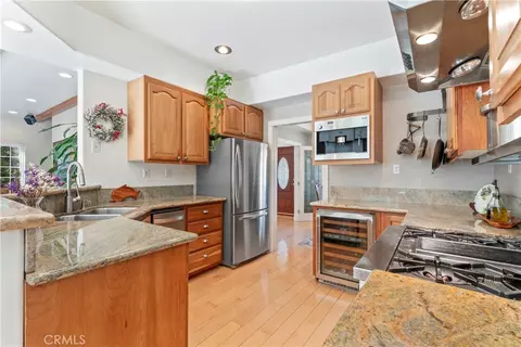 Kitchen - 197 Massive Rd, Lake Arrowhead, CA 92352 photo 2 of 11