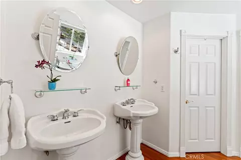 Bath - 197 Massive Rd, Lake Arrowhead, CA 92352 photo 5 of 8
