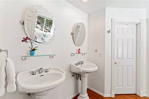Bath - 197 Massive Rd, Lake Arrowhead, CA 92352 photo 5 of 8
