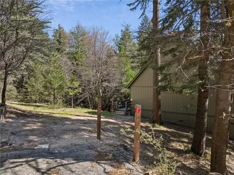 Exterior - 175 Massive, Lake Arrowhead, CA 92317 photo 7 of 10