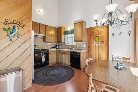 Kitchen - 175 Massive, Lake Arrowhead, CA 92317 photo 1 of 3