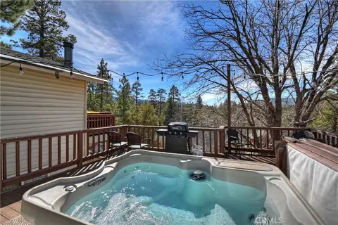 Exterior - 508 Vista, Big Bear Lake, CA 92315 photo 5 of 9