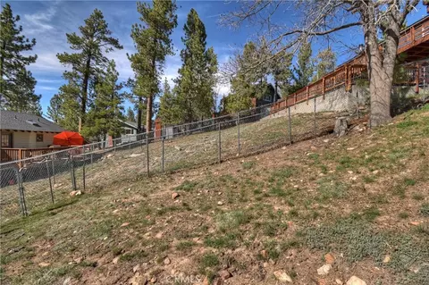 Exterior - 508 Vista, Big Bear Lake, CA 92315 photo 7 of 9