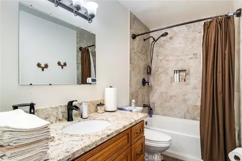 Bath - 3198 Bexfield Ct, Riverside, CA 92503 photo 1 of 3