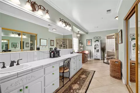 Bath - 334 Lakeside, Redlands, CA 92373 photo 3 of 8