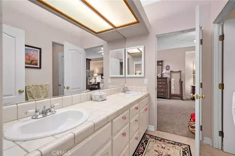 Bath - 334 Lakeside, Redlands, CA 92373 photo 6 of 8