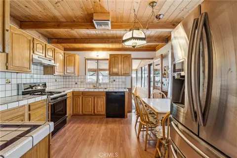 Kitchen - 2013 Cedar, Big Bear City, CA 92314 photo 2 of 3