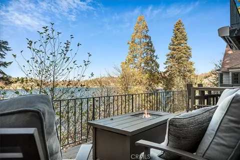 28906 Palisades Dr, Lake Arrowhead, CA 92352