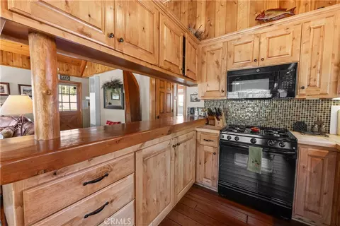 Kitchen - 653 Temple, Big Bear Lake, CA 92315 photo 2 of 3