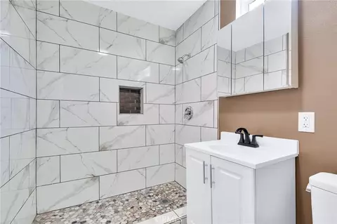 Bath - 2146 E Lucien, Compton, CA 90222 photo 3 of 4
