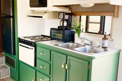 Kitchen - 4319 Dusty Mile Rd, Landers, CA 92285 photo 2 of 2
