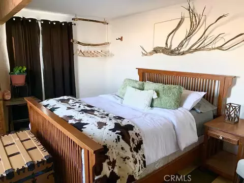 Bedroom - 4319 Dusty Mile Rd, Landers, CA 92285 photo 2 of 4
