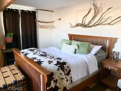 Bedroom - 4319 Dusty Mile Rd, Landers, CA 92285 photo 2 of 4