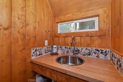 Bath - 295 Sunset, Lake Arrowhead, CA 92352 photo 1 of 3