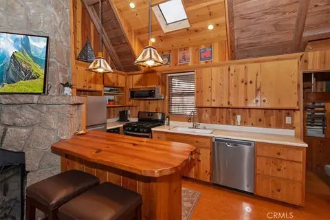 Kitchen - 295 Sunset, Lake Arrowhead, CA 92352 photo 1 of 5