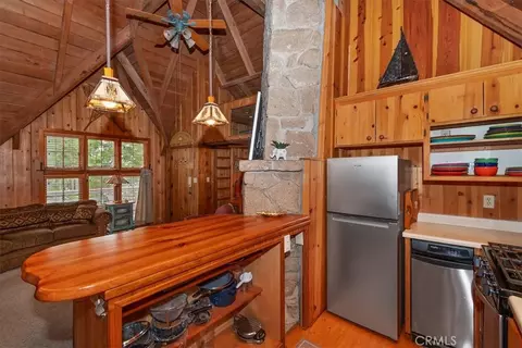Kitchen - 295 Sunset, Lake Arrowhead, CA 92352 photo 5 of 5