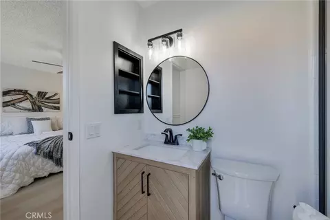 Bath - 2845 Roncador, Riverside, CA 92503 photo 5 of 5