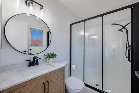 Bath - 2845 Roncador, Riverside, CA 92503 photo 4 of 5