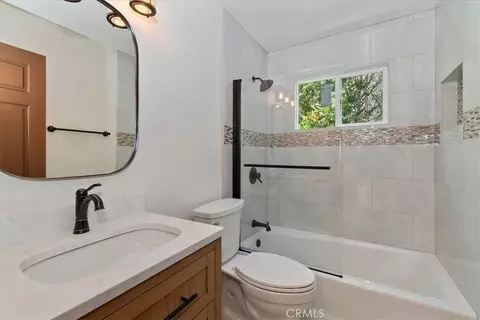 Bath - 415 Golf Crse, Lake Arrowhead, CA 92352 photo 3 of 4